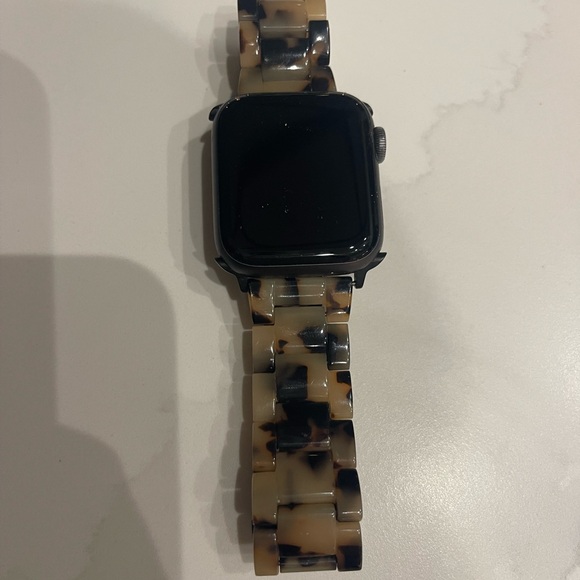 Series 5 black 40 MM with black and tortoise shell bands - Picture 2 of 6